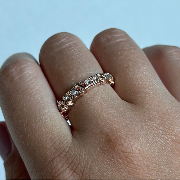 New very Sparkly Shiny Gold 14k plated Ring - Picture 3 of 10